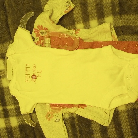 Newborn outfits - Picture 2 of 3